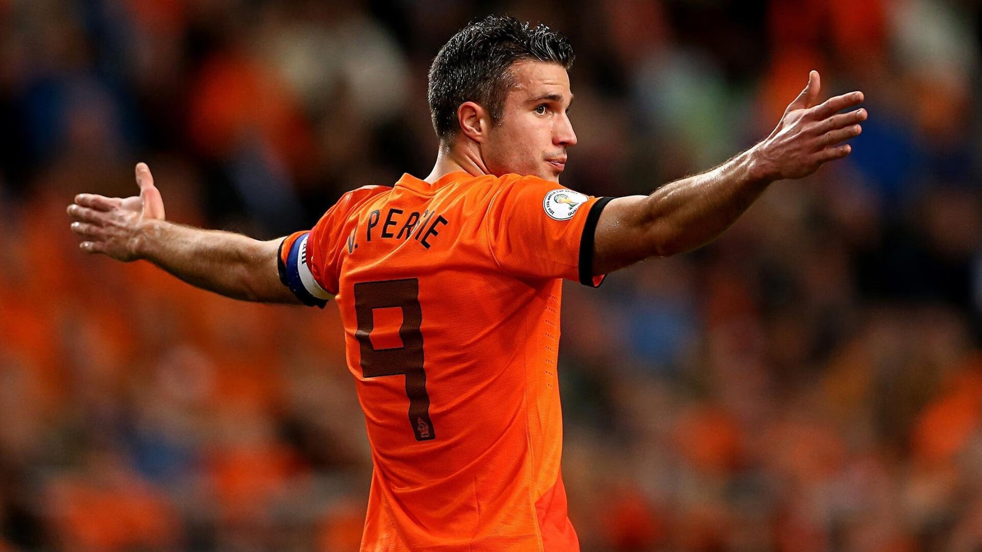 两名旅欧球员入选印度国家队,引发本土足球体系变革讨论,印度著名足球运动员